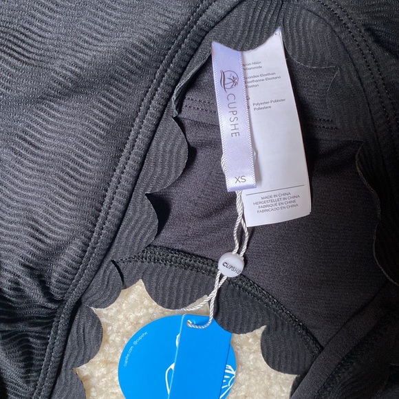 *NWT* CUPSHE Women One Piece Swimsuit Scalloped Backless Bathing Suit - Picture 9 of 11